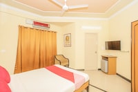 OYO 2052 Hotel Compact Green View