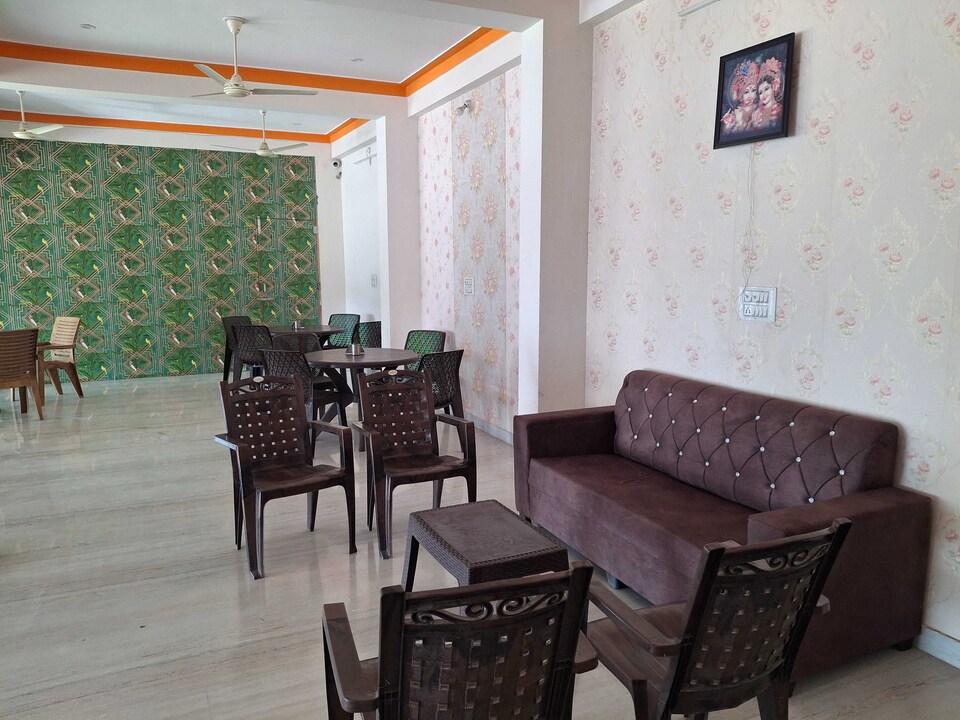 OYO 831647 Shree Madhav Hotel & Restrorent, Udaipur North, Udaipur