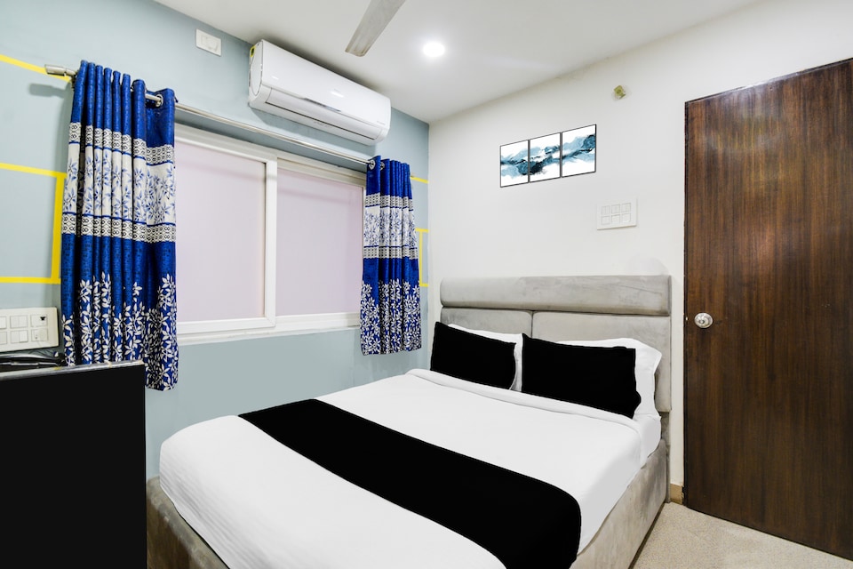 Super Townhouse HITEC City Metro Station Formerly JKC Grand, Madhapur, Hyderabad