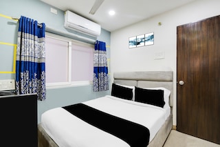 Super Townhouse HITEC City Metro Station Formerly JKC Grand