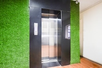 Super Townhouse HITEC City Metro Station Formerly JKC Grand