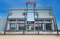 SPOT ON HOTEL SSS CAFE RESTAURANT 