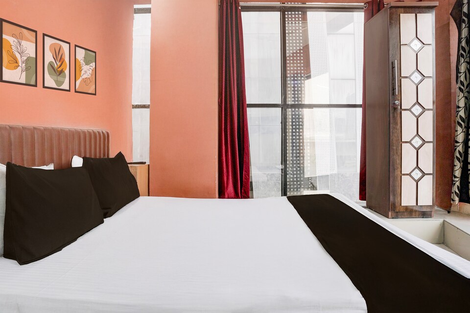 Hotel O Bhimrad Althan Road Formerly Hotel Khushi, Airport Surat, Surat