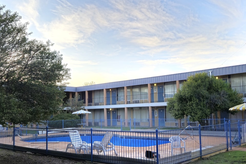 Castle Inn & Suites by OYO Lawton, Lawton Central OK, Lawton OK