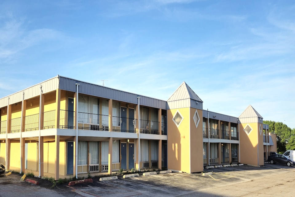 Castle Inn & Suites by OYO Lawton, Lawton Central OK, Lawton OK