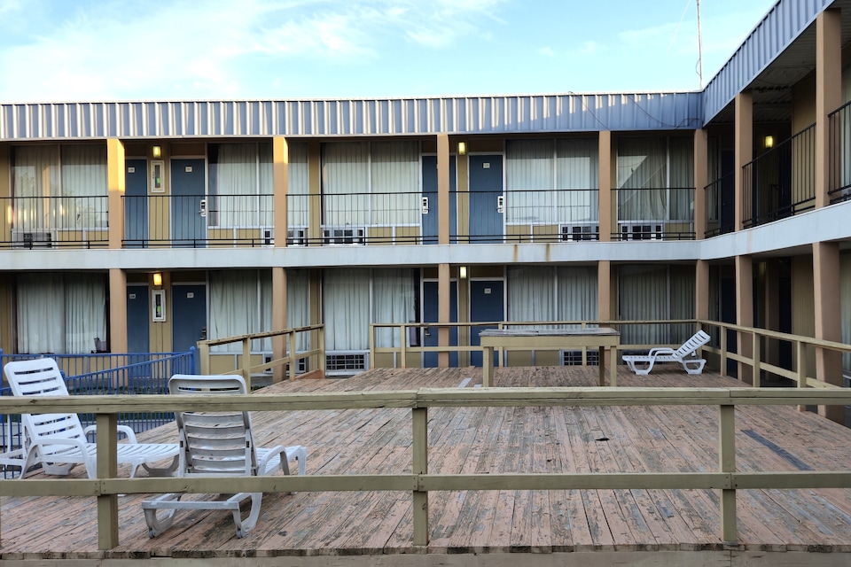 Castle Inn & Suites by OYO Lawton, Lawton Central OK, Lawton OK