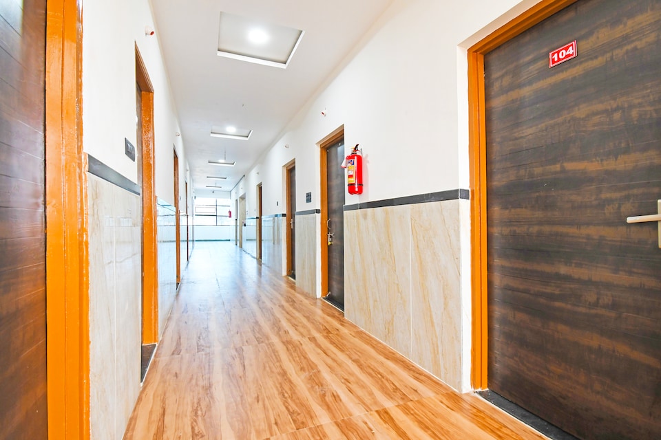 Hotel O Mana Camp Near Airport, Airport Road - Raipur, Raipur