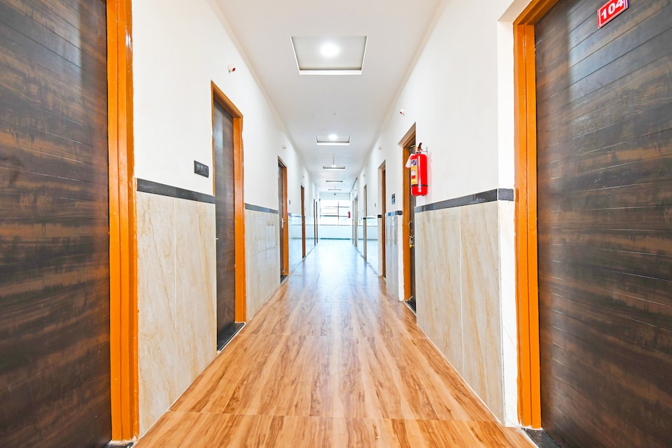 Hotel O Mana Camp Near Airport, Airport Road - Raipur, Raipur