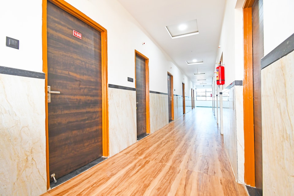 Hotel O Mana Camp Near Airport, Airport Road - Raipur, Raipur