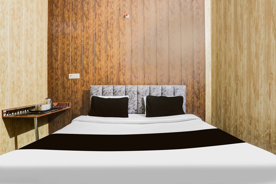 Hotel O Chahtikara Chowk Vrindavan Formerly Laddu Gopal Guest House, Prem Mandir Vrindavan, Vrindavan