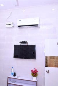 Hotel O Shine, Palia Kalan