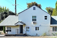 Budget Lodge by OYO Portland West