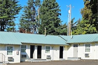 Budget Lodge by OYO Portland West