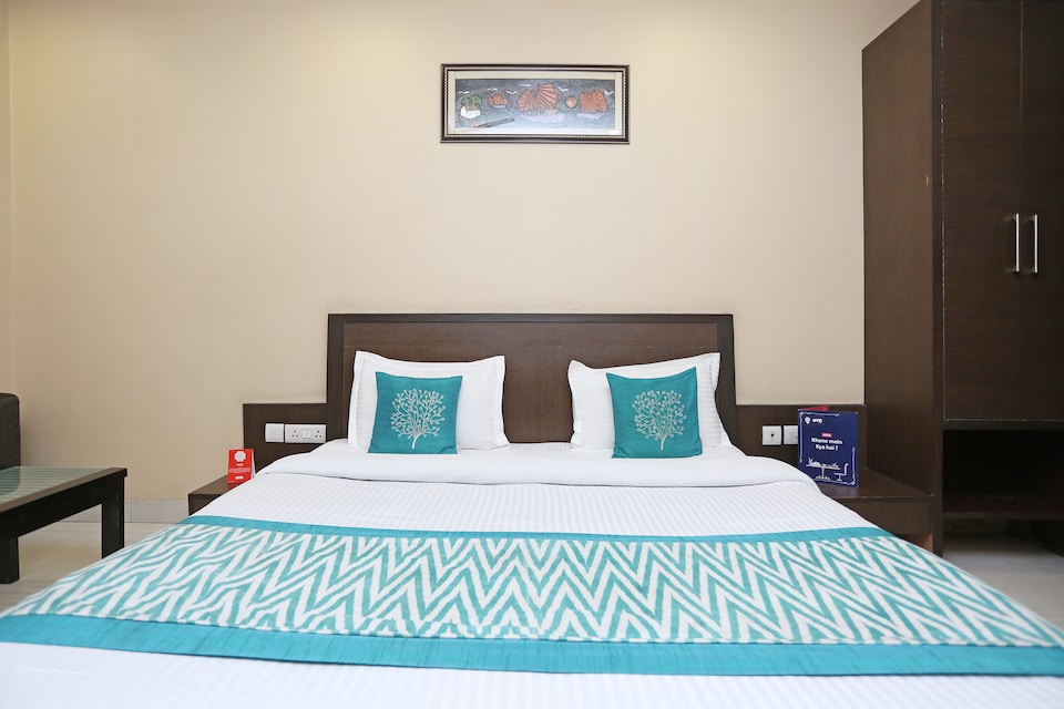 OYO 2066 Vikaspuri, Rajouri Garden Delhi, Delhi