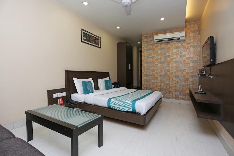 OYO 2066 Vikaspuri, Rajouri Garden Delhi, Delhi