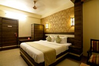 OYO Hotel La Grace Near Big G