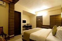 OYO Hotel La Grace Near Big G