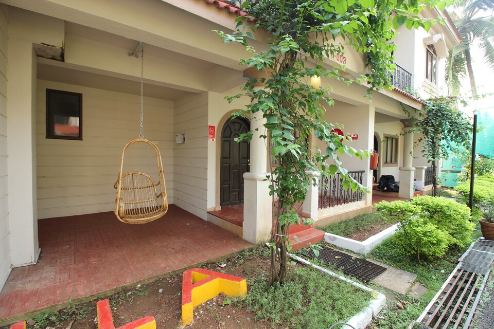 OYO 12904 Modern 2BHK Asagaon, Anjuna Vagator Goa, Goa
