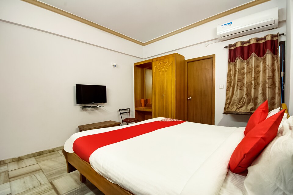 Capital O 12906 Amrutha Grand, Guntur, Guntur