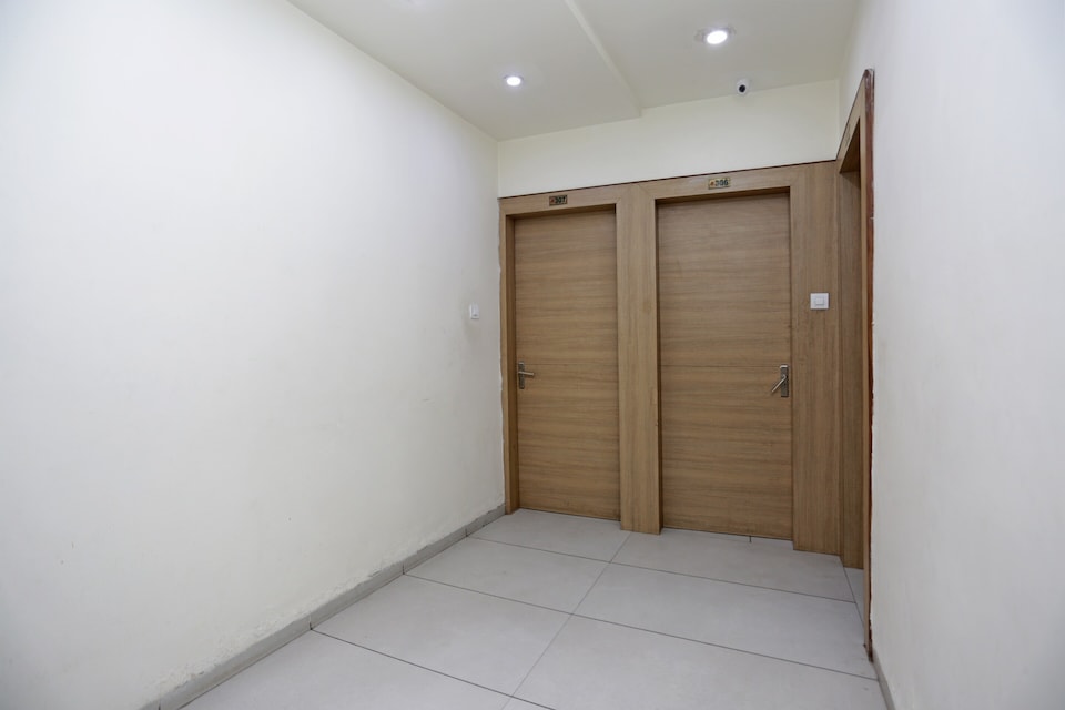 OYO Townhouse 929 Hotel Siya Palace, Hamidia Road Bhopal, Bhopal