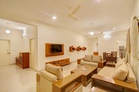 OYO Queen's Castle Near Sandhya Digital 4k Theatre