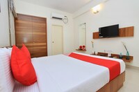 OYO Queen's Castle Near Sandhya Digital 4k Theatre