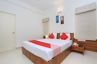 OYO Queen's Castle Near Sandhya Digital 4k Theatre