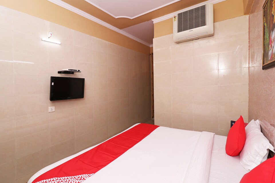 OYO 12933 Hotel Braj Bhawana, Banke Bihari Mandir Vrindavan, Vrindavan