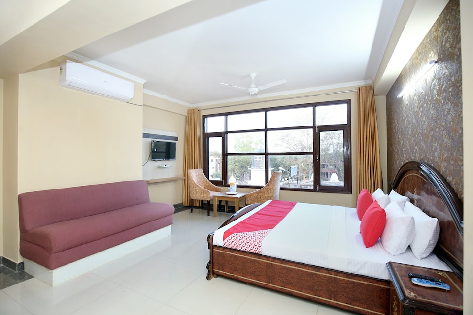 OYO 12980 बजाज भवन, Central Chandigarh, चंडीगढ़