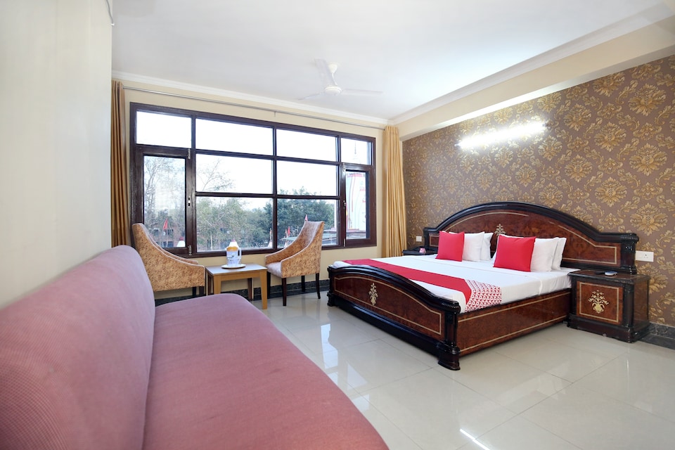 OYO 12980 बजाज भवन, Central Chandigarh, चंडीगढ़