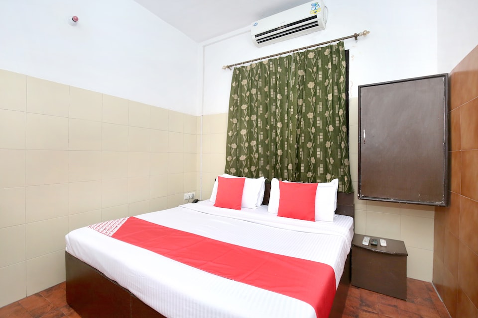 Collection O The Red Hotel, Golden Temple Road Amritsar, Amritsar