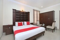 OYO White Diamond Hotel