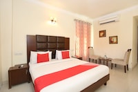 OYO White Diamond Hotel