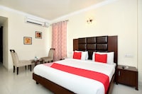 OYO White Diamond Hotel