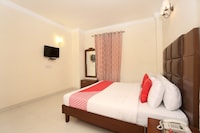 OYO White Diamond Hotel