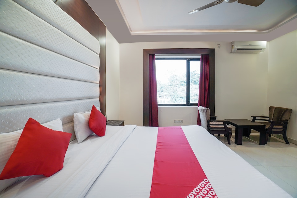 OYO Ashoka De Grand, Tikonia Haldwani, Haldwani