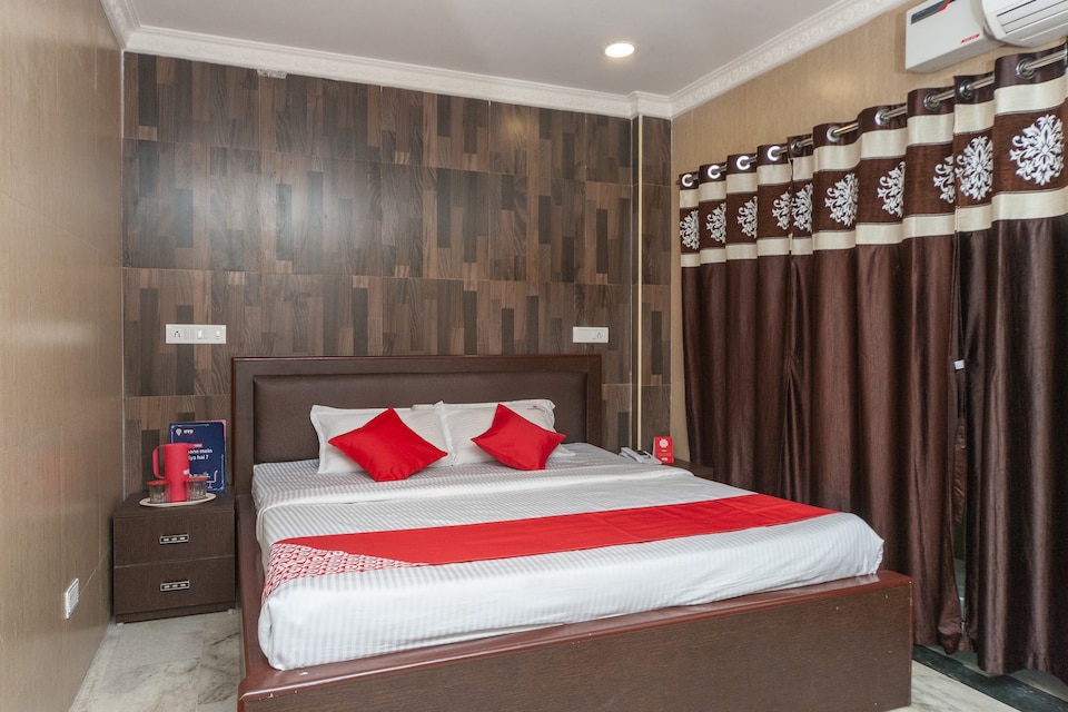 Collection O Pleasant Stays Near PVR SPI Palazzo Chennai, Koyambedu Chennai, Chennai