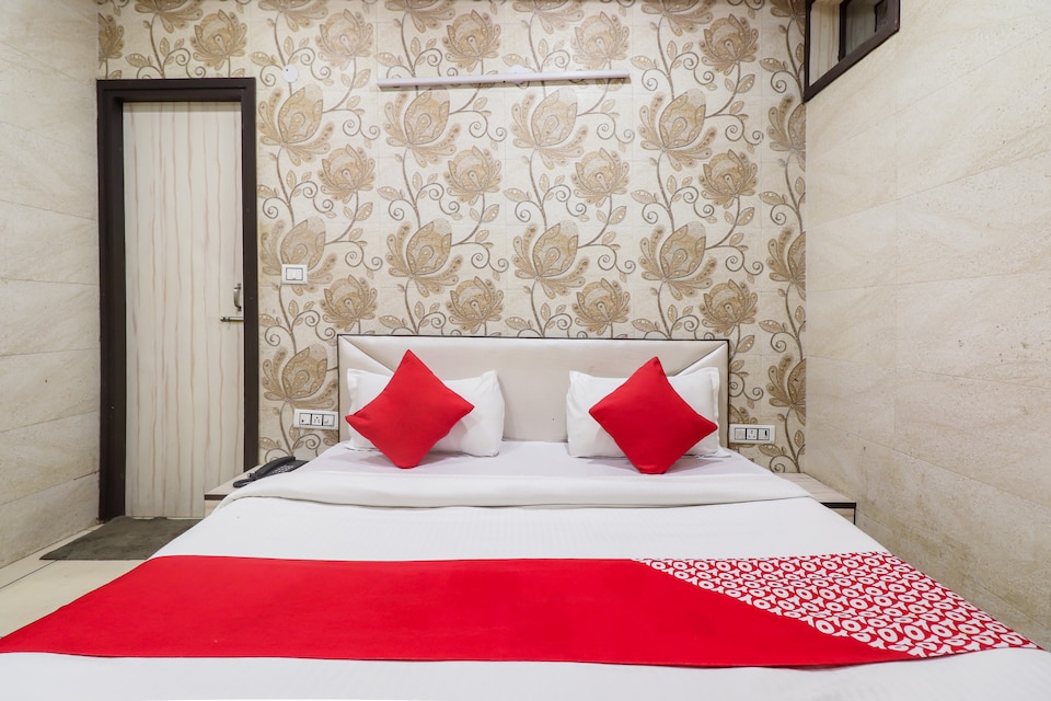 OYO Shri Hari Kunj Near Haiderpur Metro Station, Pitampura - Rohini Delhi, Delhi