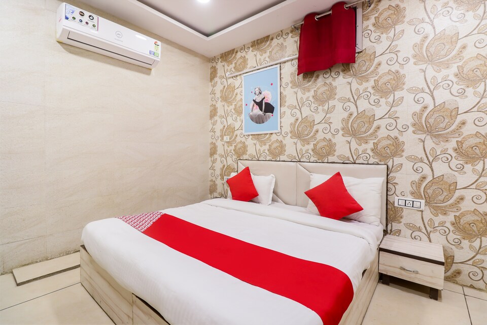 OYO Shri Hari Kunj Near Haiderpur Metro Station, Pitampura - Rohini Delhi, Delhi