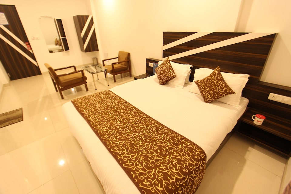 OYO 9110 Hotel Satkar, Surat Railway Station, Surat