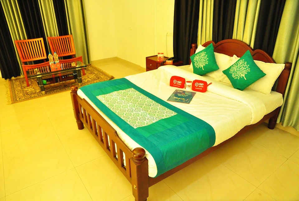 OYO 2095 Hotel Half Moon Residency, Calicut City, Calicut