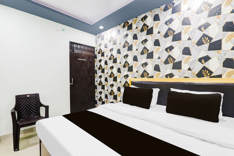 Super OYO 831887 SHUBH INN HOTEL, Aliganj Lucknow, Lucknow