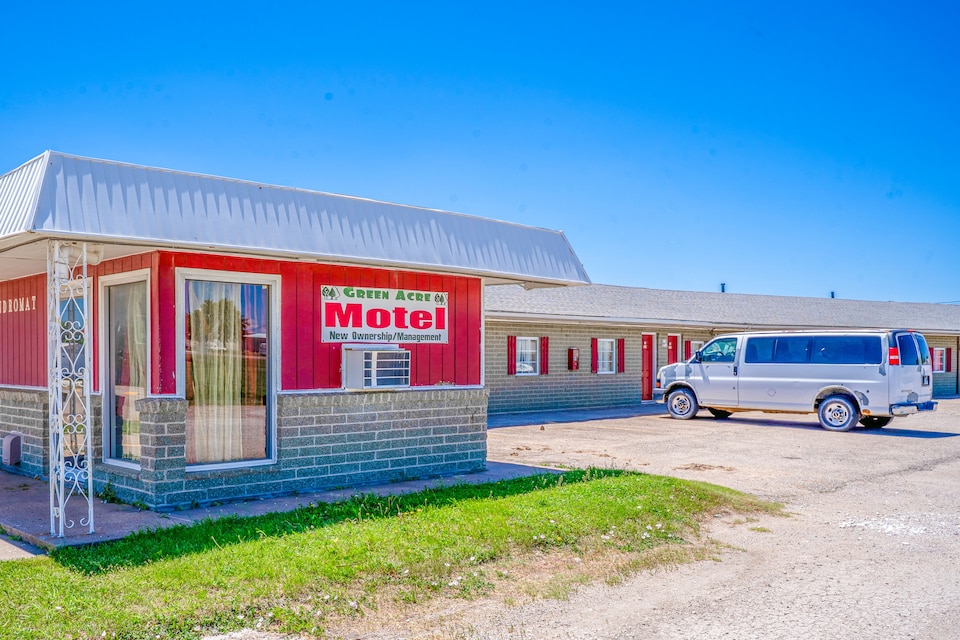 Green Acre Motel by OYO Near Rush County Airport, La Crosse KS, La Crosse KS