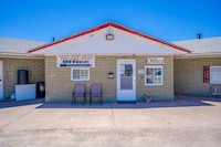 Green Acre Motel by OYO Near Rush County Airport