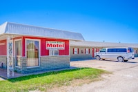 Green Acre Motel by OYO Near Rush County Airport