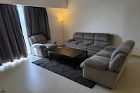 OYO 1442 Home 1BR Luxurious Apartment
