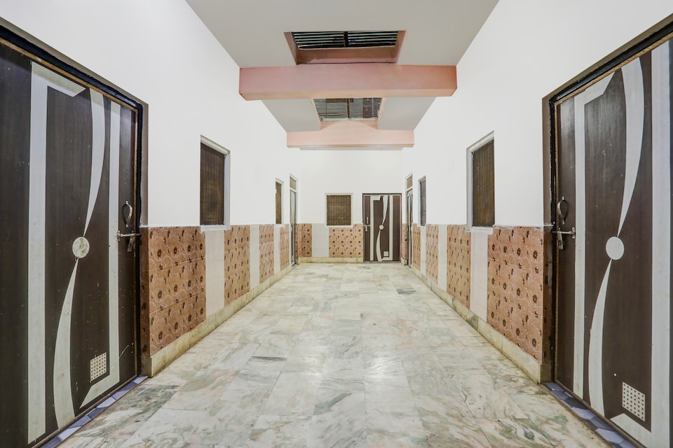 OYO 831945 Shree Yamuna Dham, Station Road Mathura, Mathura