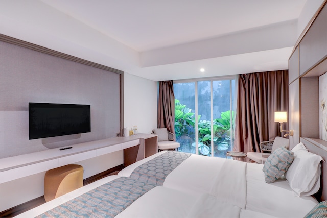 Sunday Hotel Arshika Sunset Road