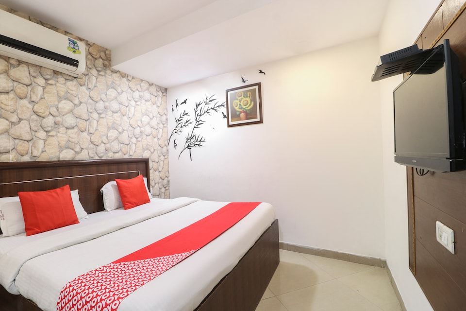 OYO 2103 Hotel Redwood, Zirakpur, Zirakpur