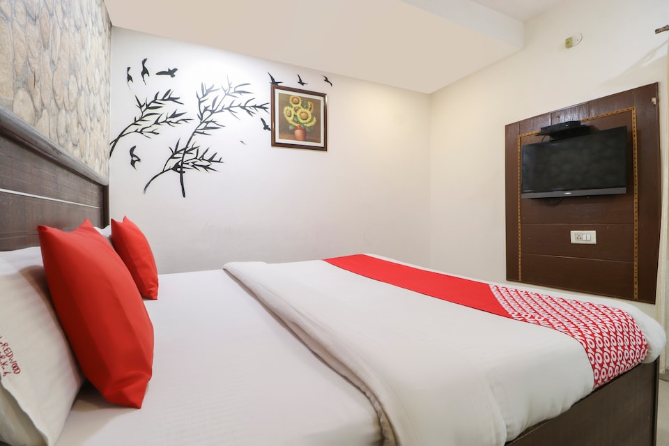 OYO 2103 Hotel Redwood, Zirakpur, Zirakpur